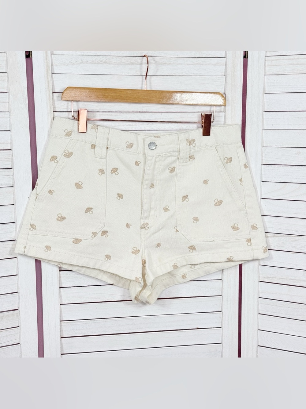 PACSun Mushroom Embroidered Denim Shorts Cream Tan Large High Rise Farm Cottage